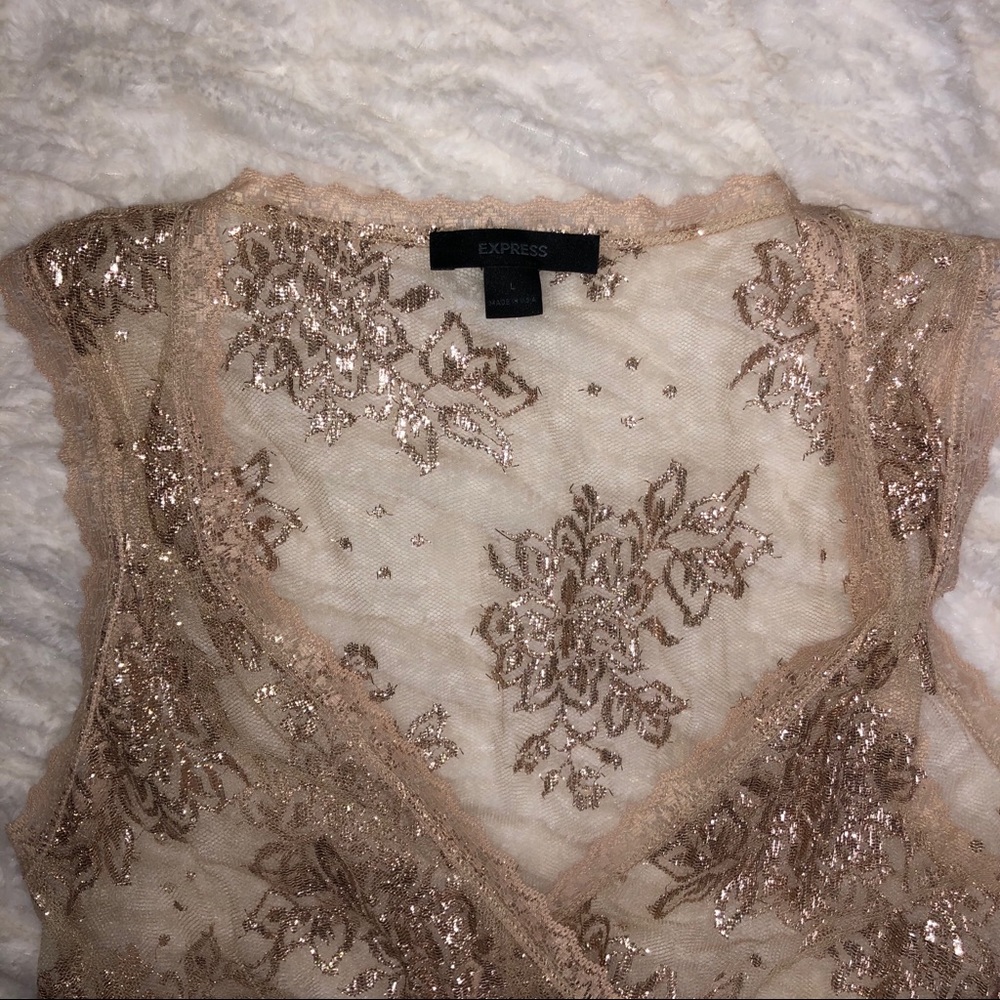 Express large blouse sequence - Picture 3 of 4